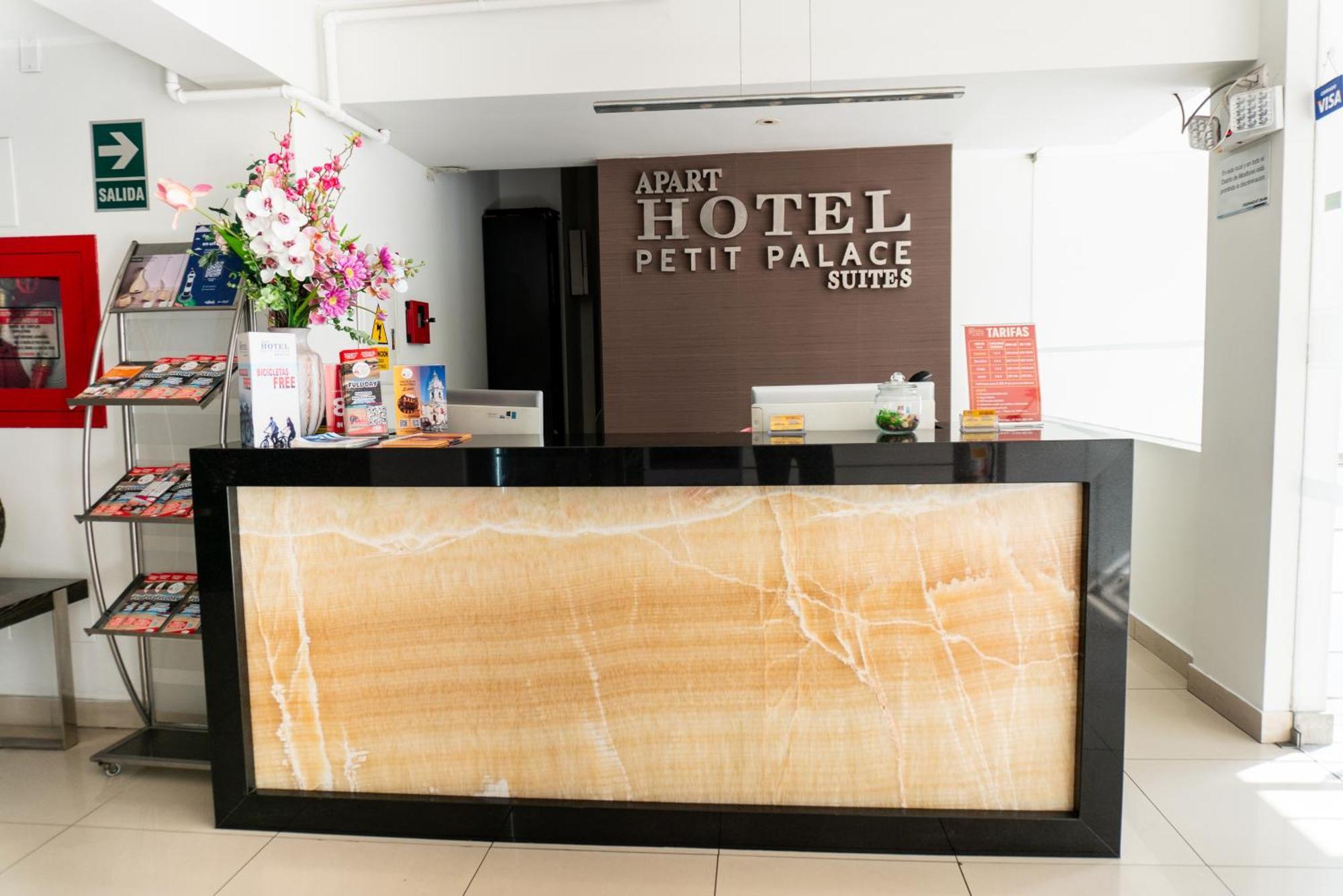Petit Palace Aparthotel 3*